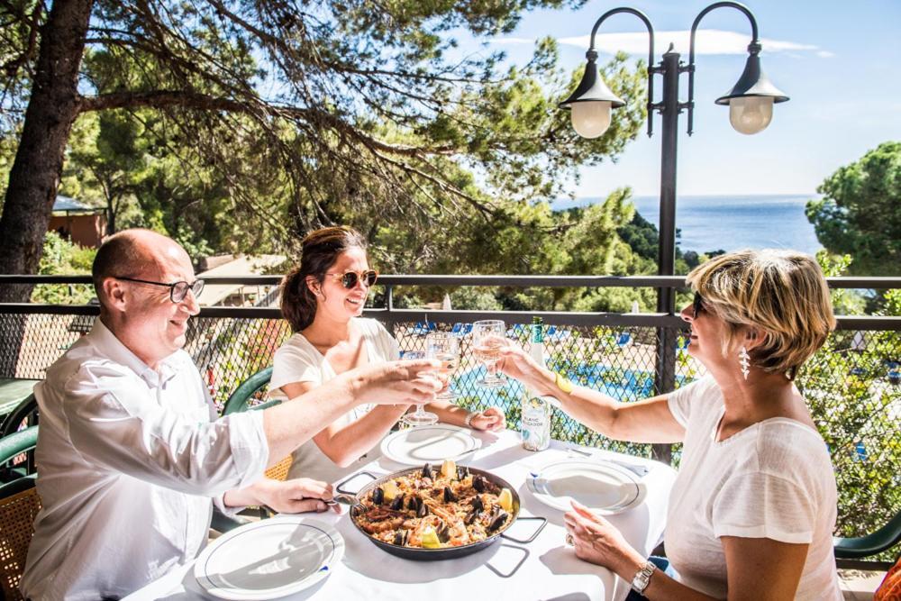 Camping Sunissim Cala Llevado 4 By Locatour Hotel Tossa de Mar Bagian luar foto